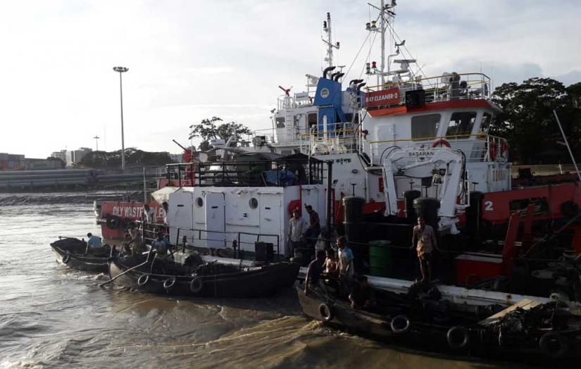 A Khulna-bound oil tanker, Desh-1 carrying 1200 tonne of diesel collide with vegetable oil tanker City-38 which was anchored at Karnaphuli river’s Padma Jetty on Saturday (Oct) 26, 2019 FILE PHOTO
